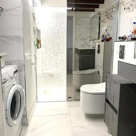 Chic & Artistic Los Cristianos Apartment *