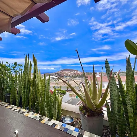 Chic & Artistic Los Cristianos Apartment *