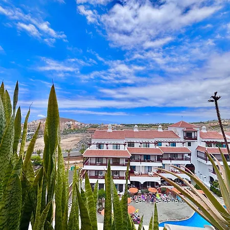Chic & Artistic Los Cristianos Apartment *